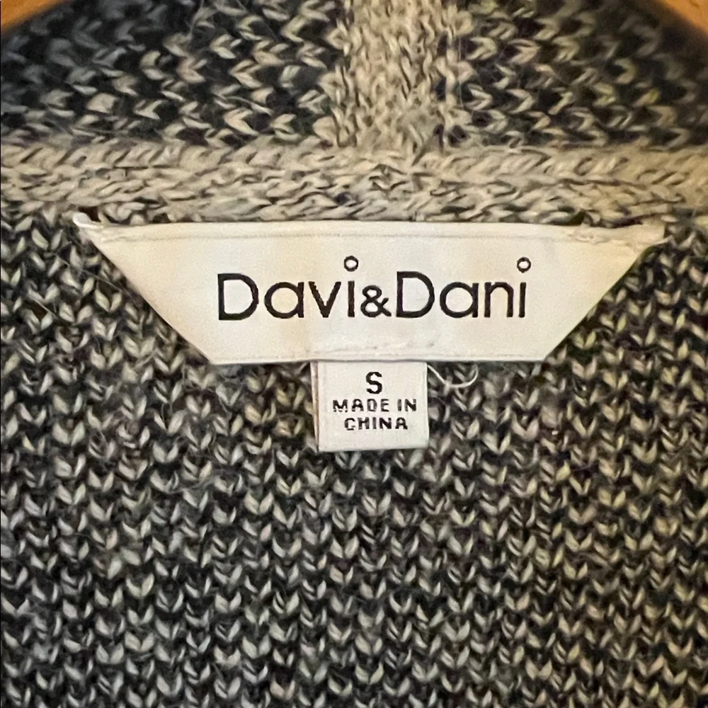 Aztec Gray Patterned Cardigan - Picture 3 of 8